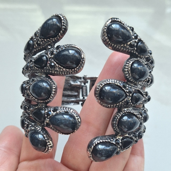 NEW! Black Rhinestone Statement Bracelet - Picture 3 of 3
